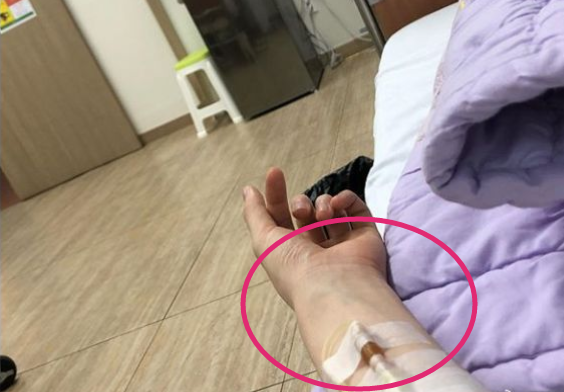 厂长成edg夏季赛首发,他却因病住进治疗室,输血治疗吓坏观众!
