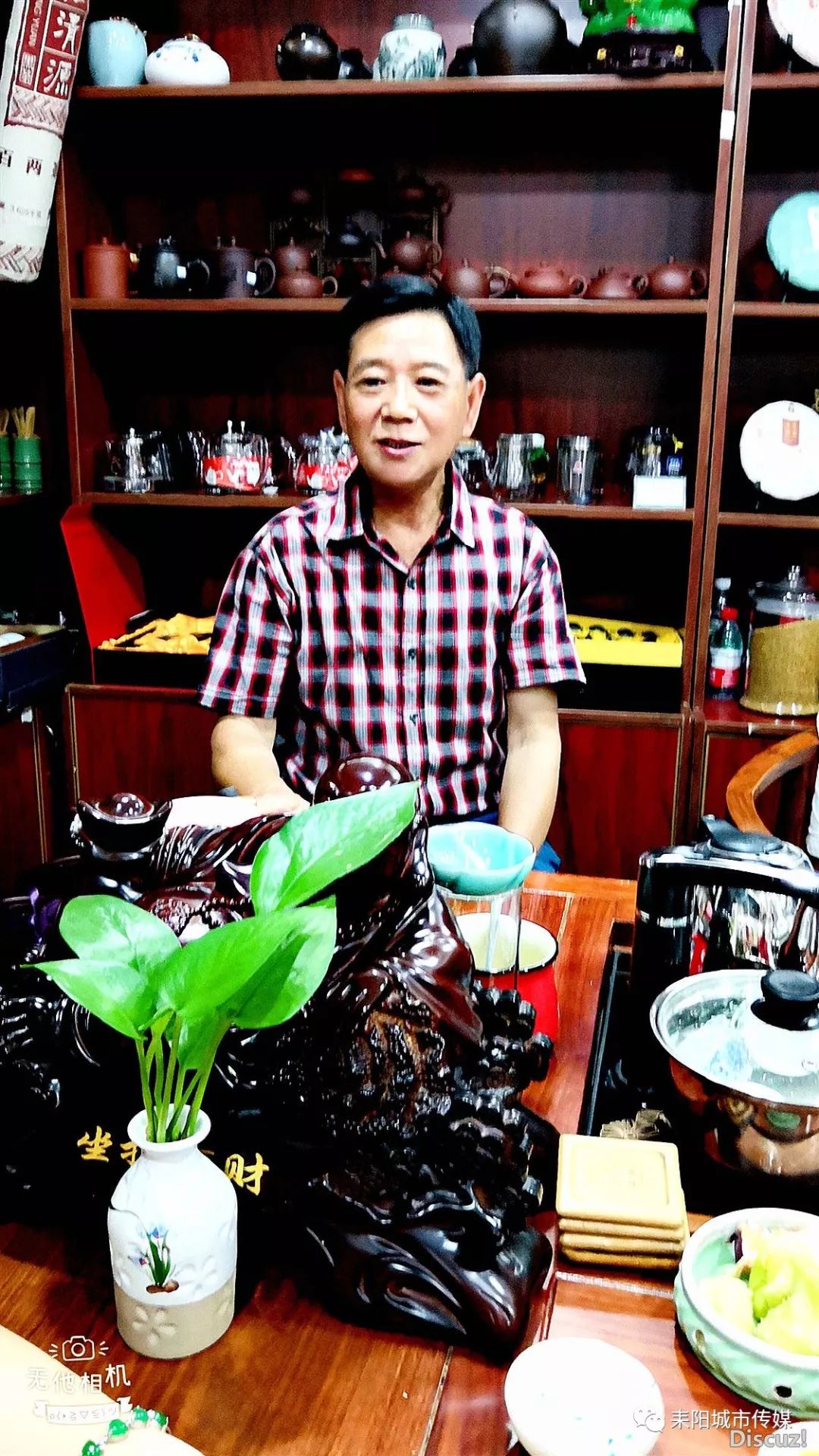 秘书长黄良玉主持会议