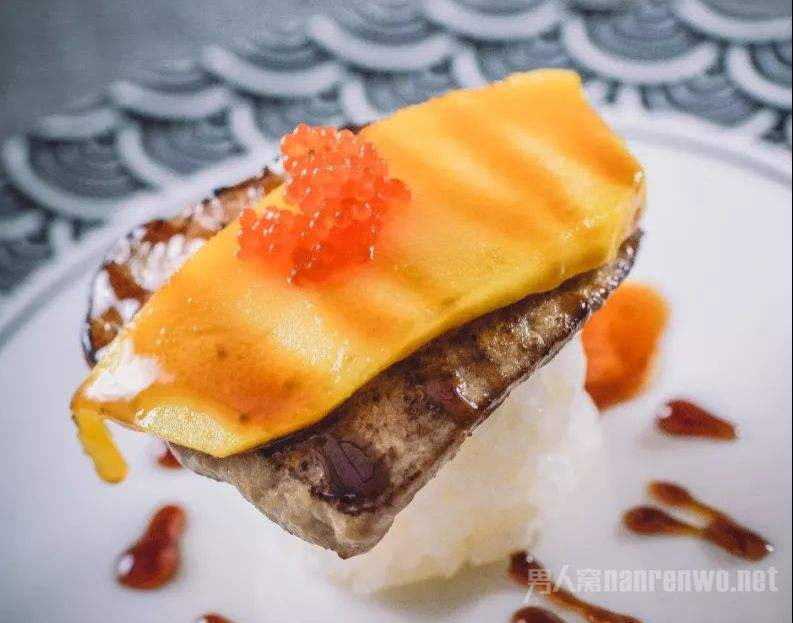 一道高颜值的芒果鹅肝寿司让你不忍下口的美食