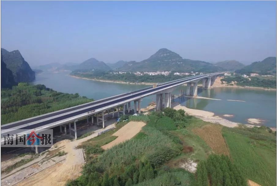 柳武高速昨天才通过竣工验收,试运营3年多总车流辆量达1370万辆!