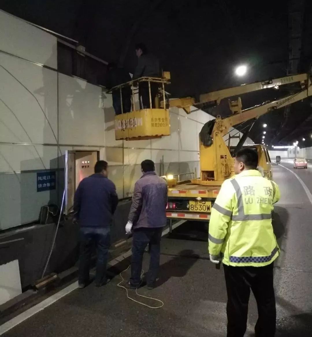 临沂三河口隧道车祸图片