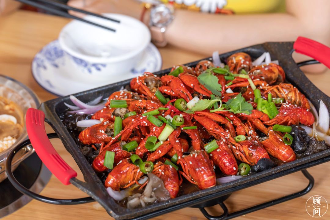 『火焰铁板蒜蓉小龙虾』¤坚强的外表下,内在柔软又红嫩¤底料丰富