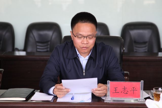 巴彦淖尔市王志平副市长一行七人莅临奋斗中学调研指导