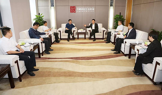 贺键同志会见西部机场集团总经理