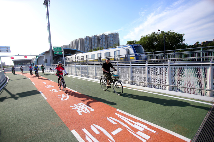 北京首条自行车专用路正式开通 限速15公里/小时