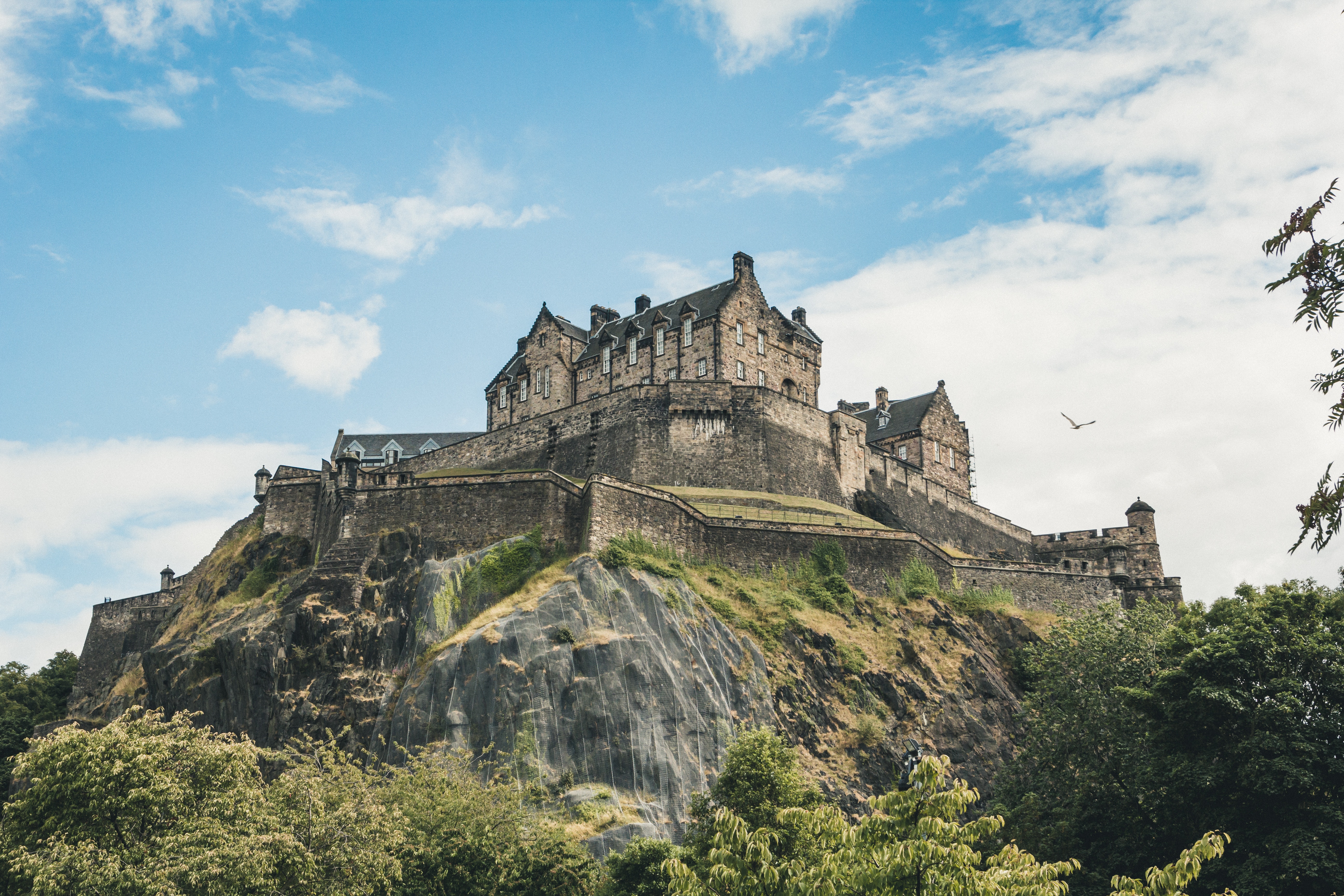 爱丁堡城堡作为曾经的皇宫和军事要塞,它见证了苏格兰的历史沧桑