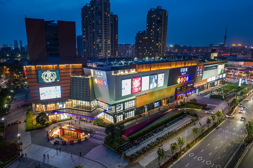 而接下来,各路商业巨头群雄逐鹿,在建的万象汇,宝龙广场,加上钱湖天地