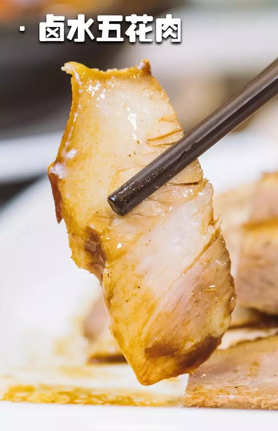 的精华在于卤汁经过20小时小火慢炖,卤香完全渗透进食材中鹅肉,五花肉