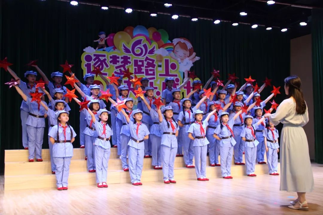 六一节祝福市领导走访坞根红军小学