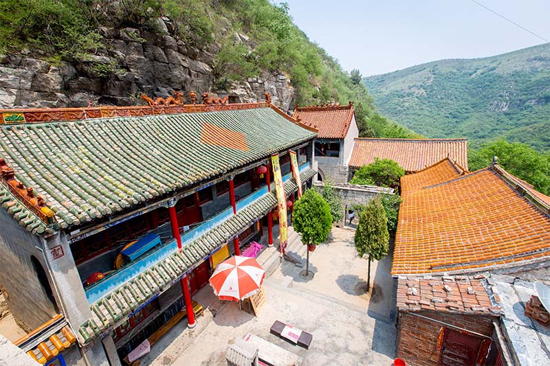 (王建安  摄影) 河南省安阳市黄龙洞庙(当地称为小泰山),1971年12月21