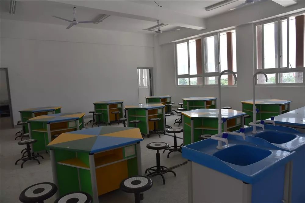 六一活动现场今年9月份,南屿第二中心小学二期项目大楼将投入使用.