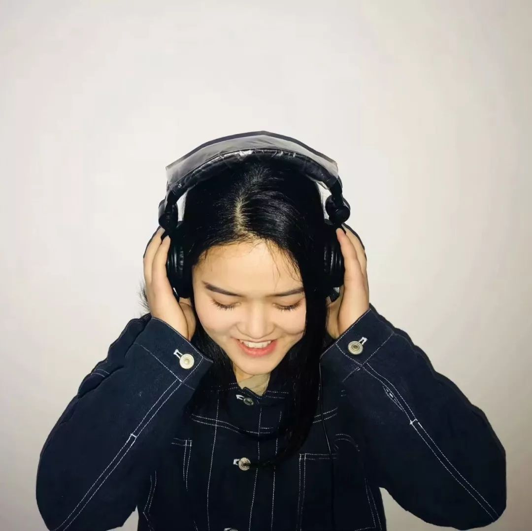 人文学院 黄晶唱功很一般 语言很贫瘠名次不敢求 全图个乐趣体育学院