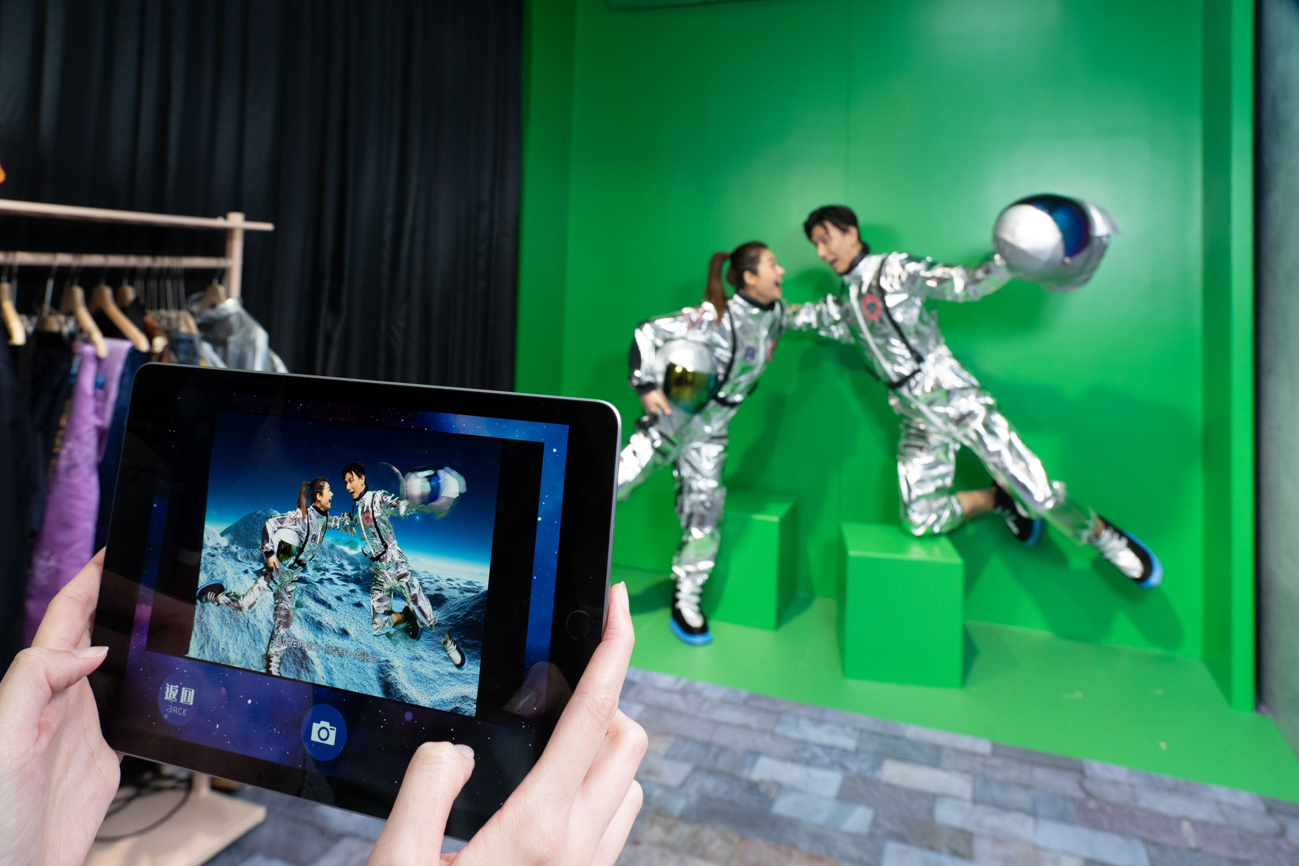 全港首个自选人气桥段商场绿幕片场体验霎时浪漫登陆香港黄大仙中心