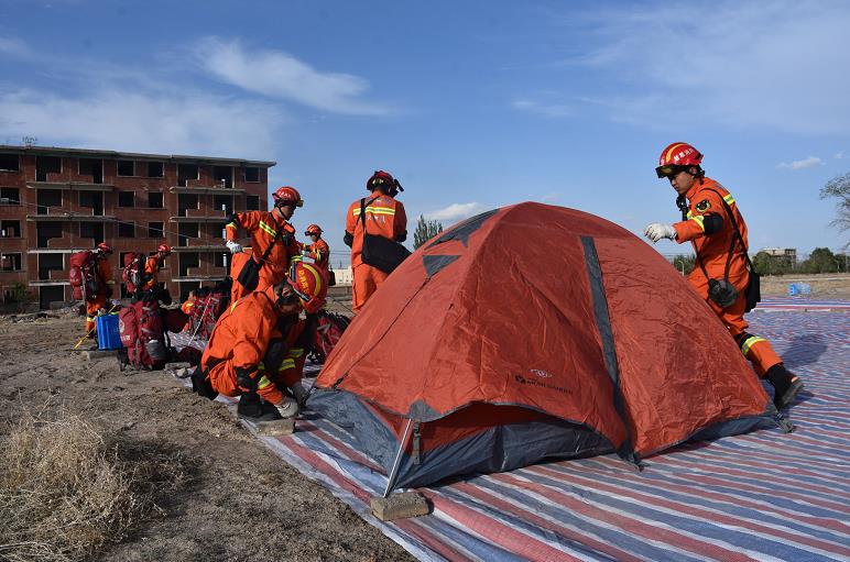 对标大应急实战先实训酒泉消防开展地震救援拉动演练