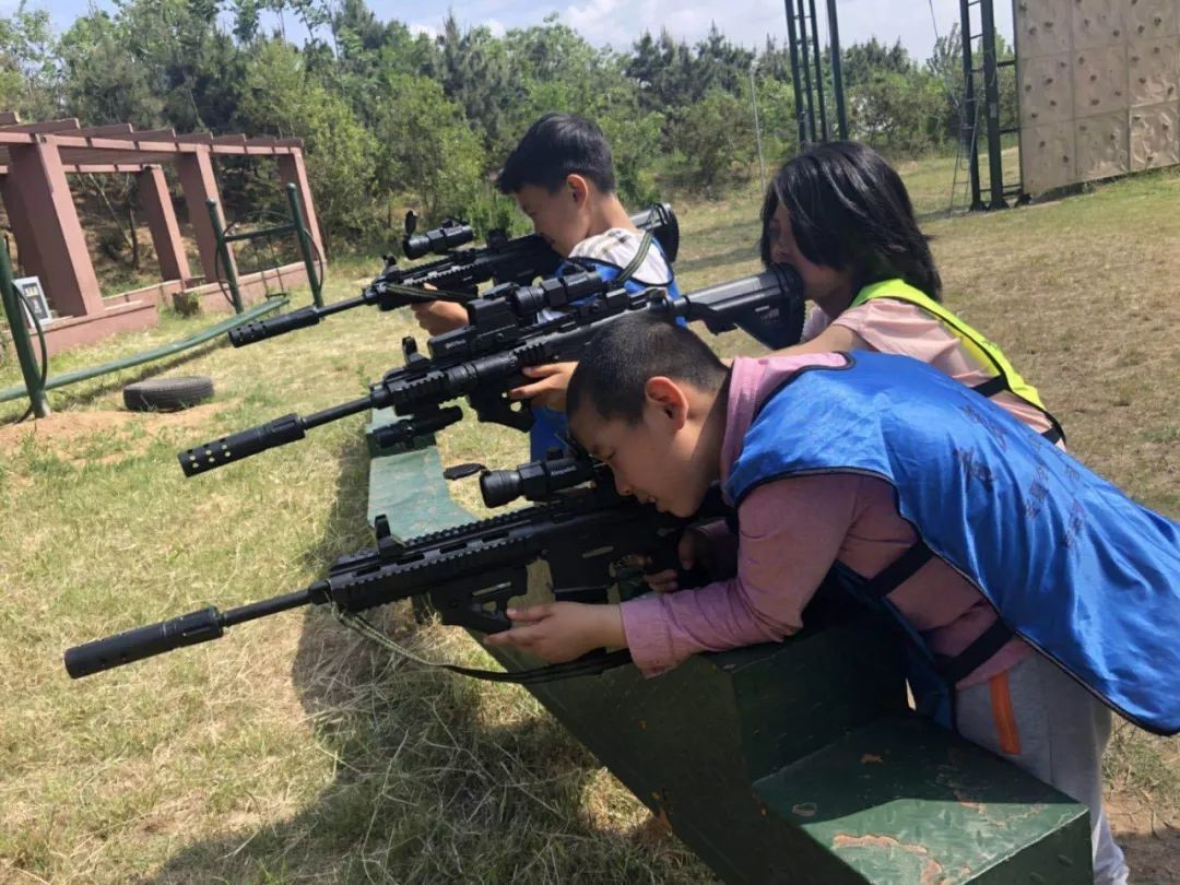 打靶归来记启成军营真人吃鸡活动