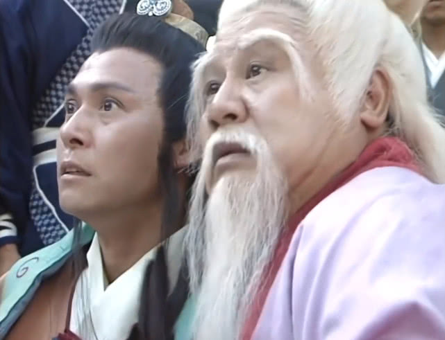 局面,就变成了乔峰,段誉两兄弟并肩作战,一起对付游坦之和丁春秋两人