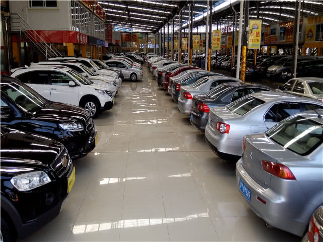 为何二手车市场有很多没开多久的新车是库存车吗老板非也