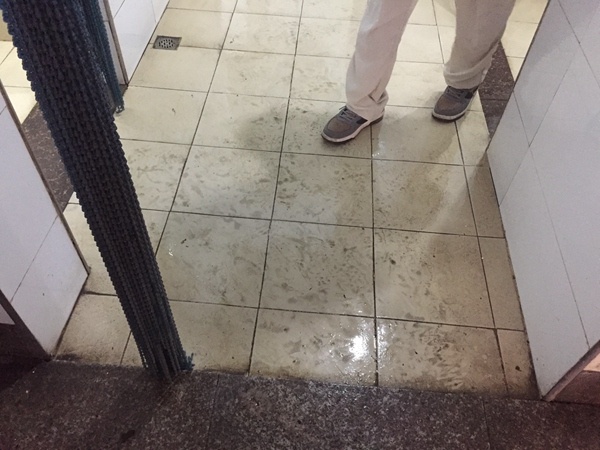 海口整治社会公厕农垦菜市场等单位不达标