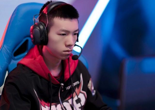 但最后xx还是表示如果硬要说的话他觉得成绩较好的打野选手能够排进前