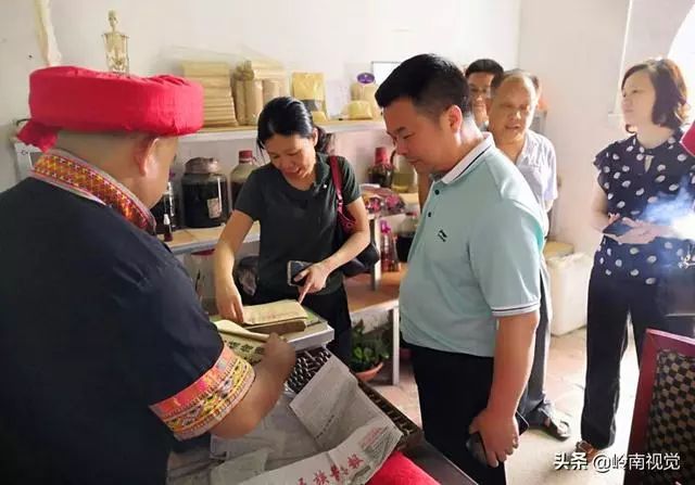 连南县县长唐金文调研瑶医瑶药工作