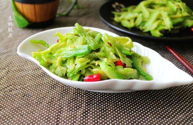 夏天清热去火干煸苦瓜正合适做法简单用油少