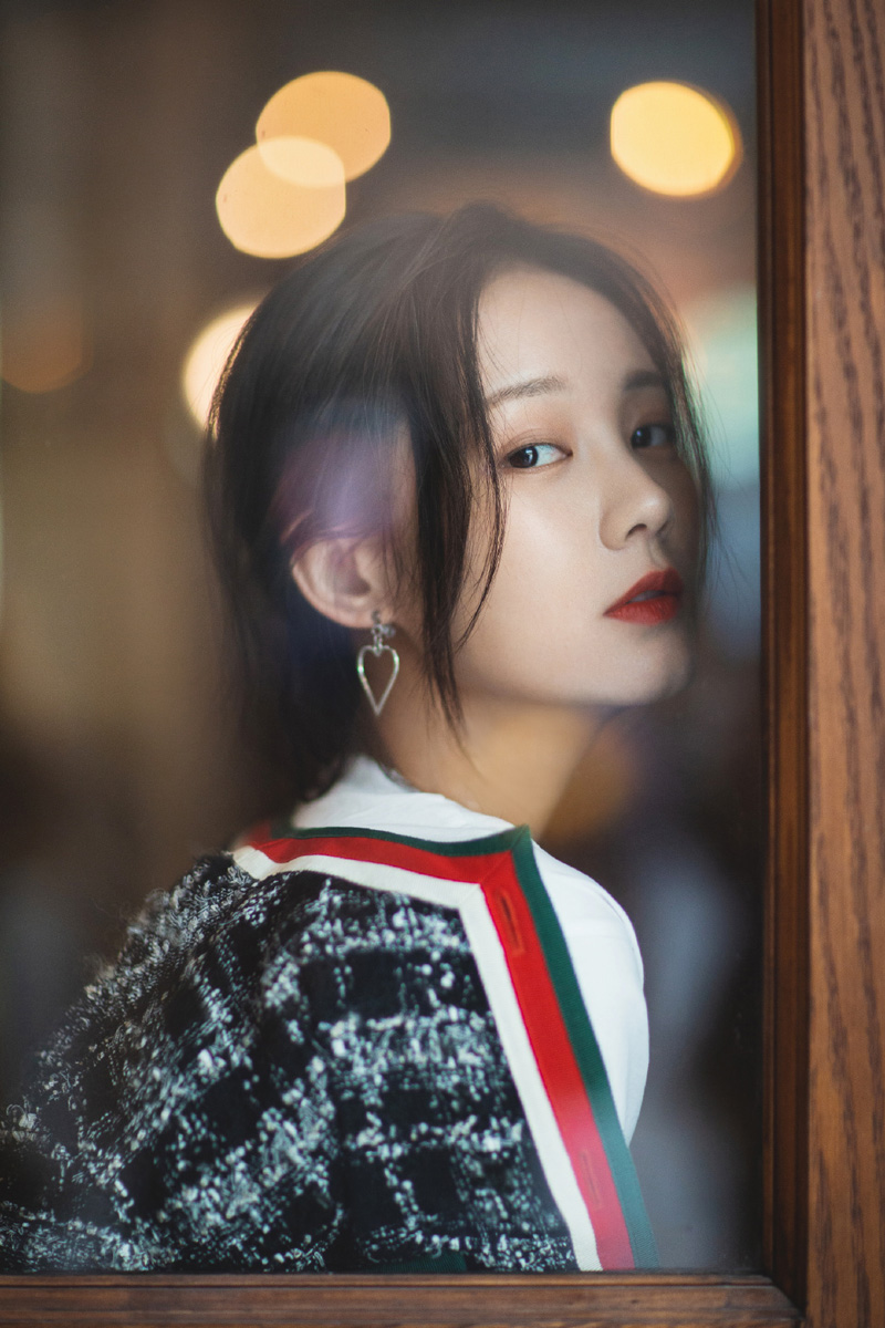 女演员李一桐复古文艺优雅写真