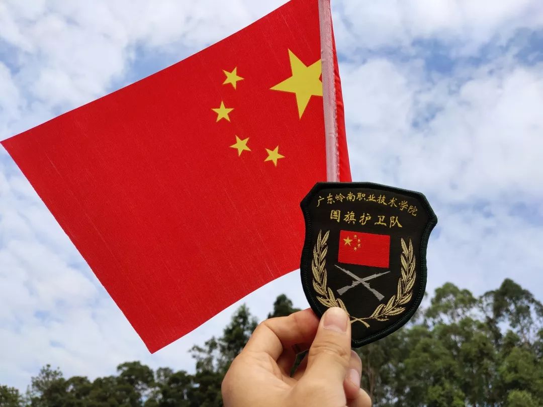 作品简介:我爱岭南国旗护卫队.