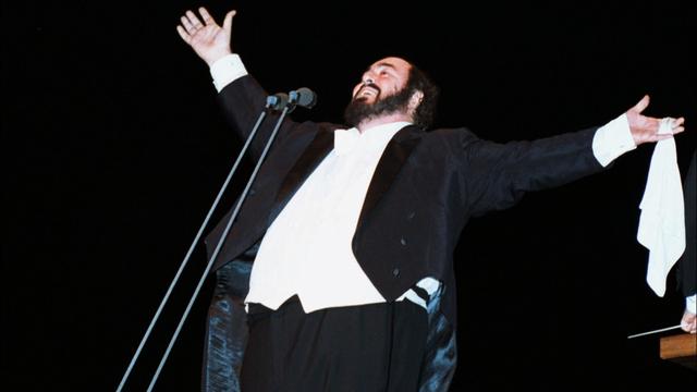 唱高音时依然能清晰传递歌唱语言看看帕瓦罗蒂是怎么做的