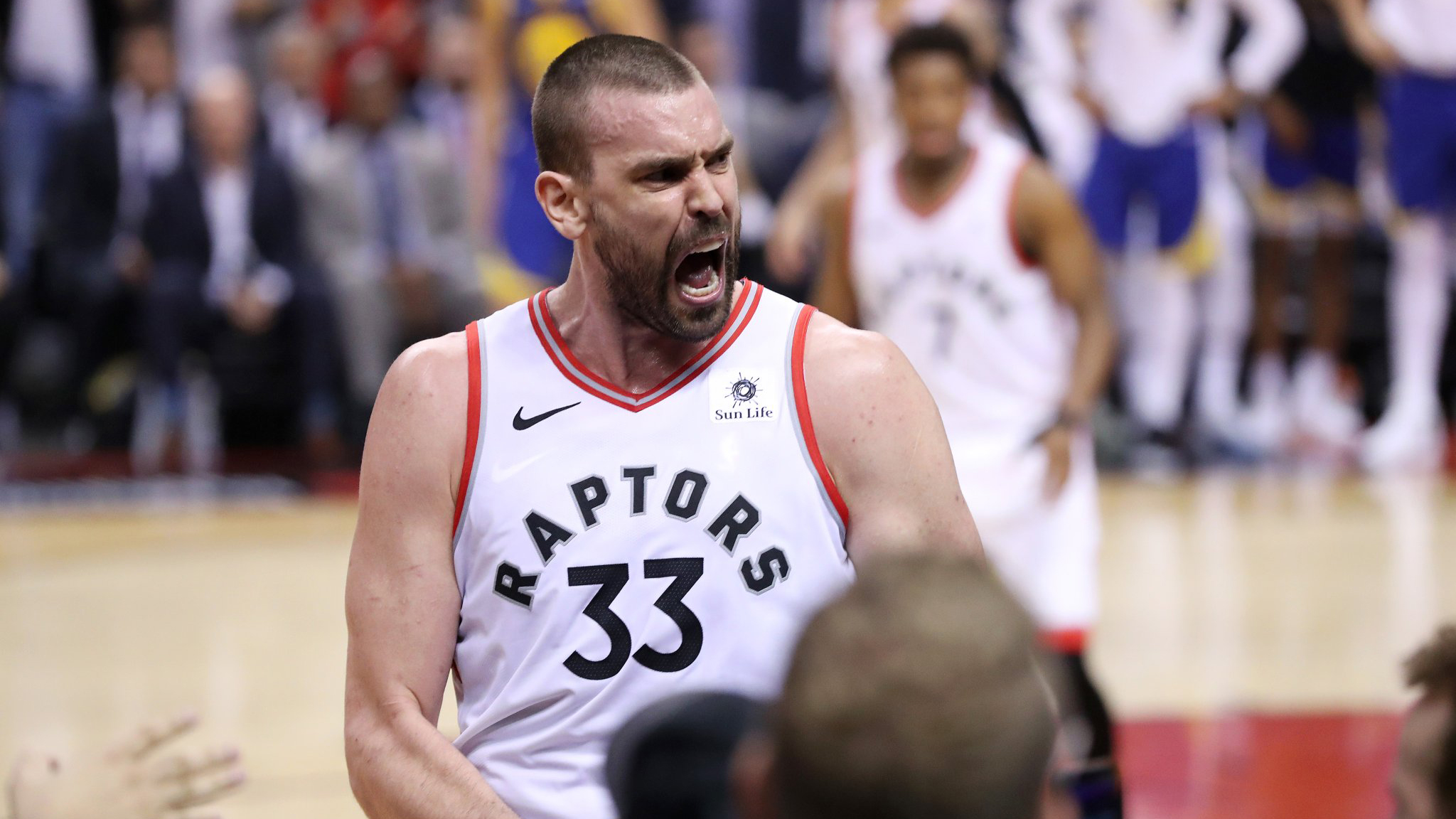 西亚卡姆如有神助,猛龙以高制快取首胜