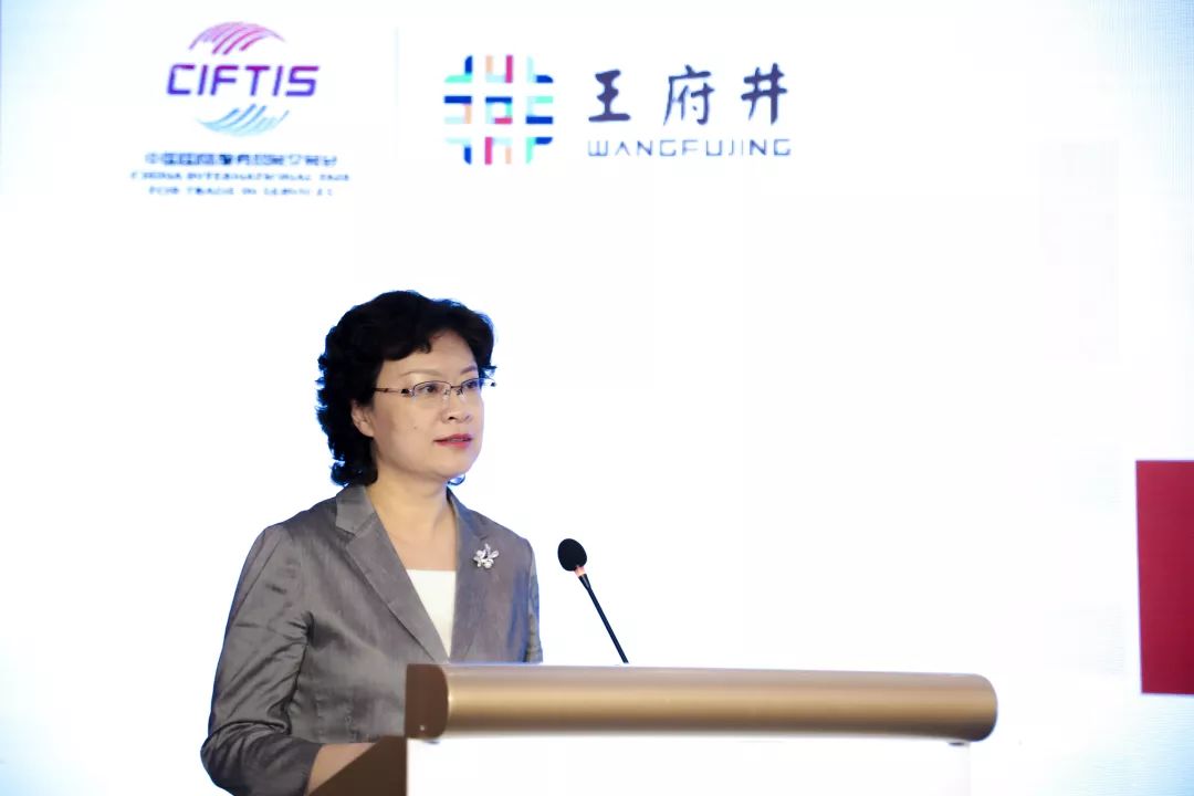 东城区区长金晖▲商务部流通业发展司副司长尹虹在时尚消费领域