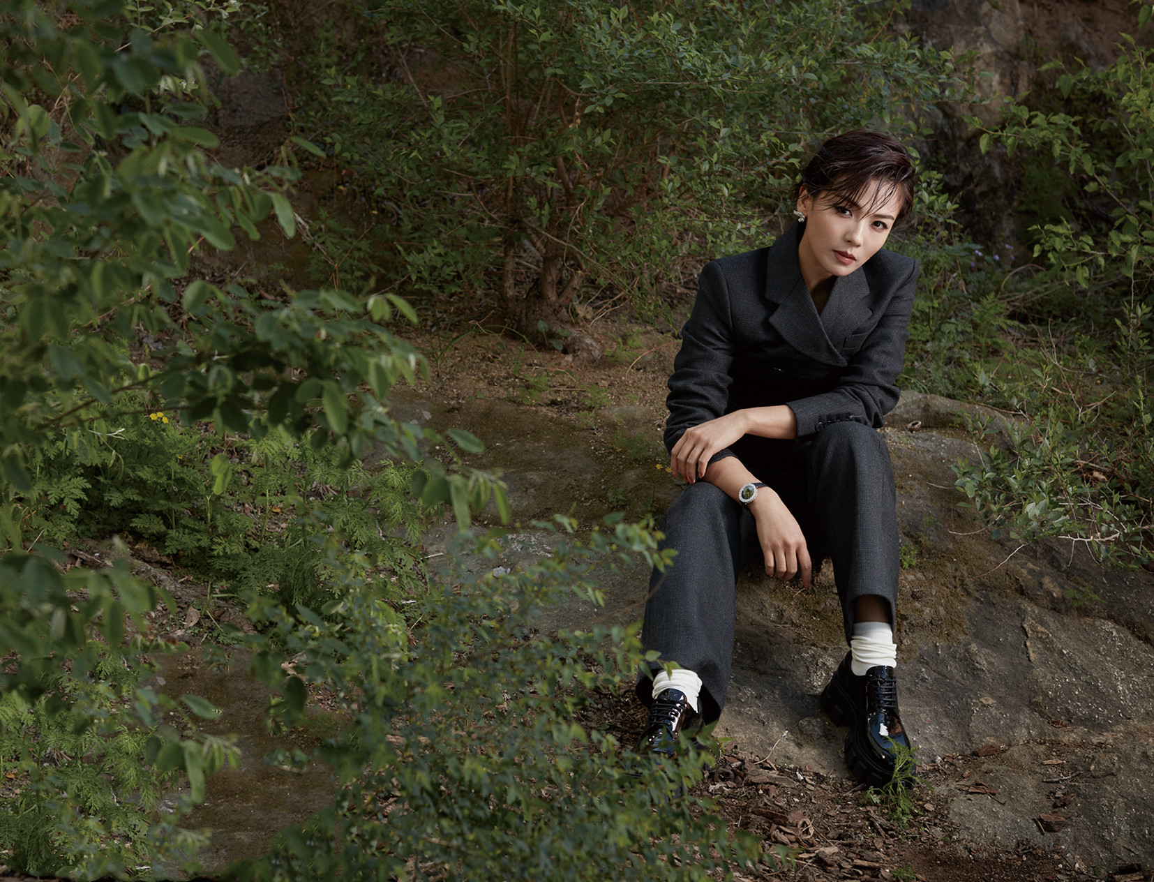 刘涛登《时尚芭莎》7月刊封面,复古猫眼妆搭配原生态气息尽显时尚!