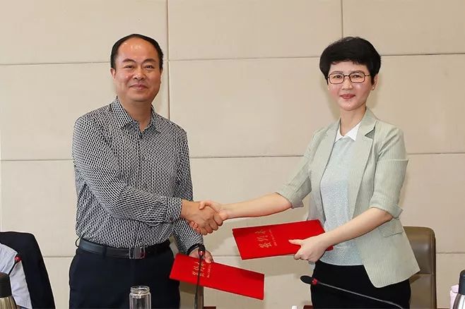 我校与陶欣伯助学基金会签订2019年伯藜助学金资助协议