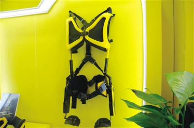 一线员工在日常工作中,也需要重复繁重的机械性劳动,对腰部影响极大