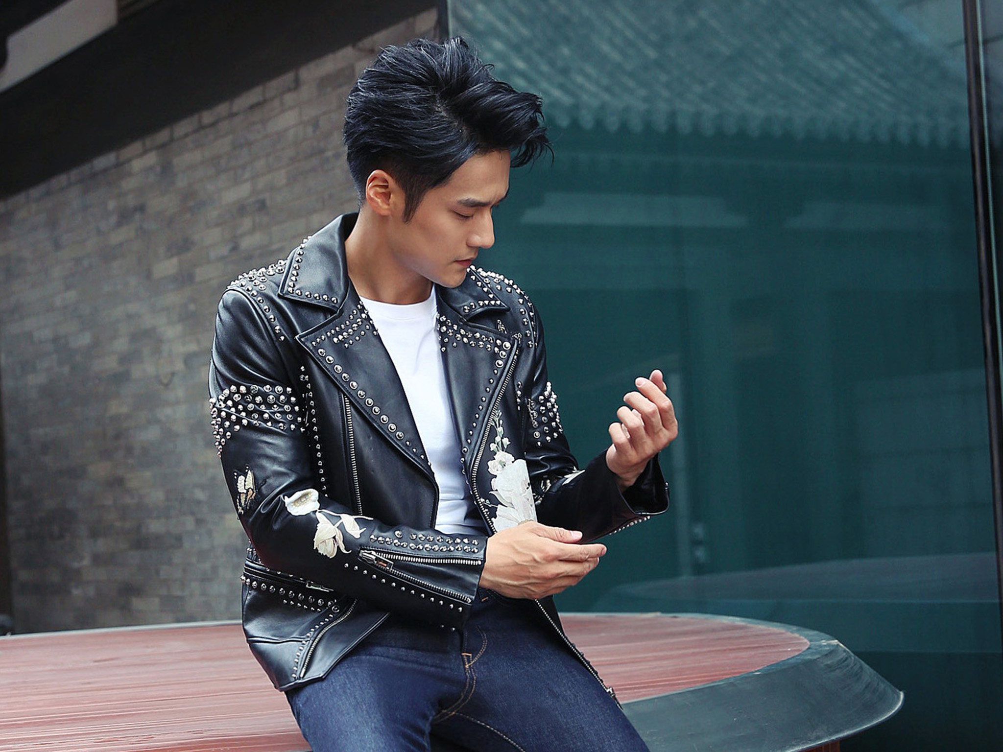 他只能以求学为名远走日本即使这样唐人也从来没有让蒋劲夫演过配角