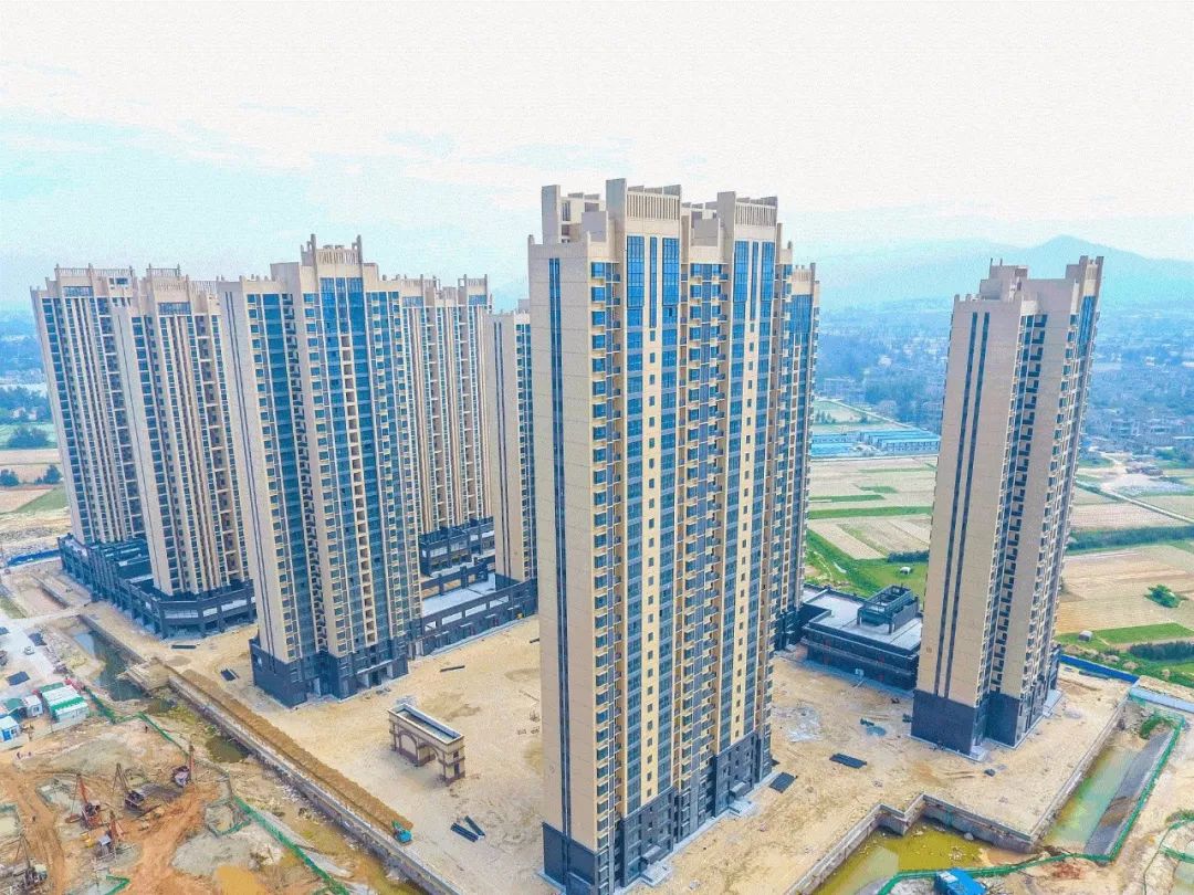 小区位于平潭综合实验区规划城区的几何中心,中山大道(原坛西大道)