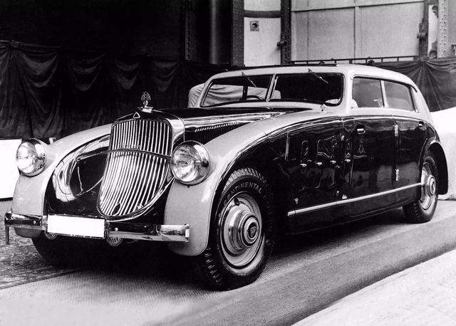 一辆齐柏林ds 8 售价高达36000德国马克,这笔费用在当时足够买下3栋