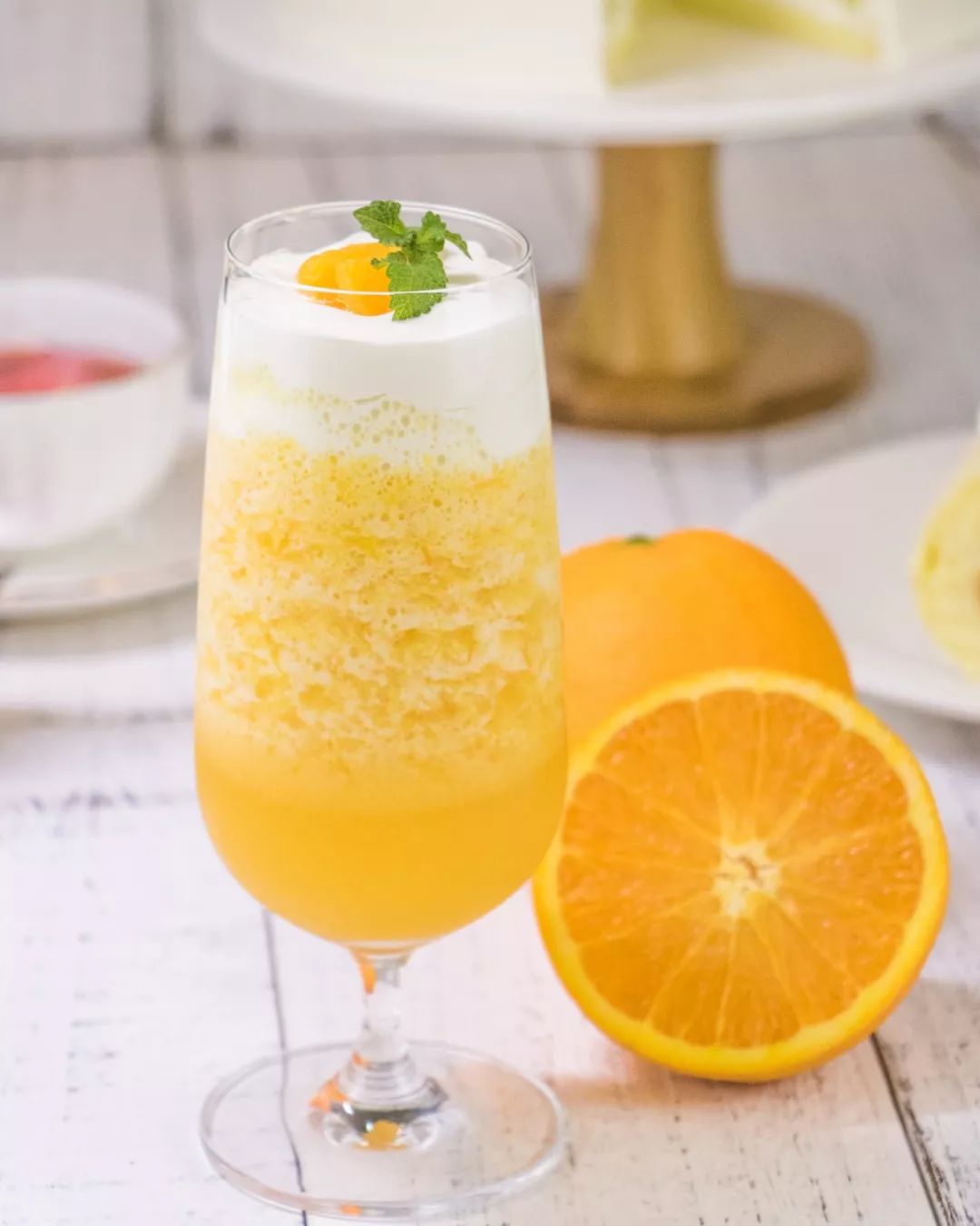 鲜橙的清新果香与茉莉香气在舌尖追逐,余香缭绕,是夏天中的一抹小清新