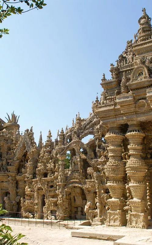 近代也有一些建筑运用了鹅卵石来做外部装饰02.