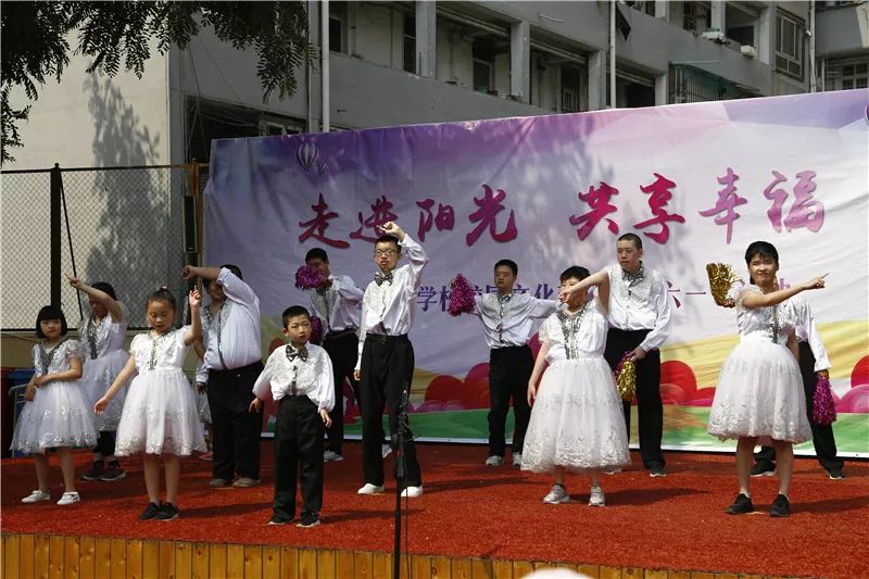 走进阳光共享幸福青岛仁爱学校举办校园艺术节暨庆六一活动