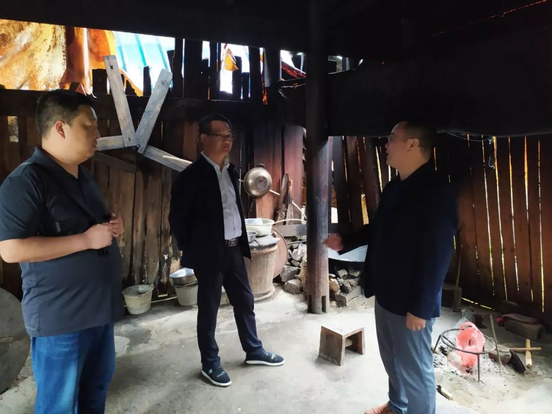 张金城到水尾指导脱贫攻坚工作