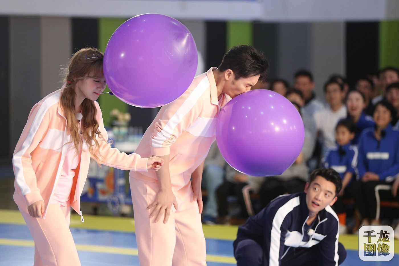 奔跑吧跑男团表情失控笑喷全场黄旭熙王嘉尔相见恨晚狂唠嗑