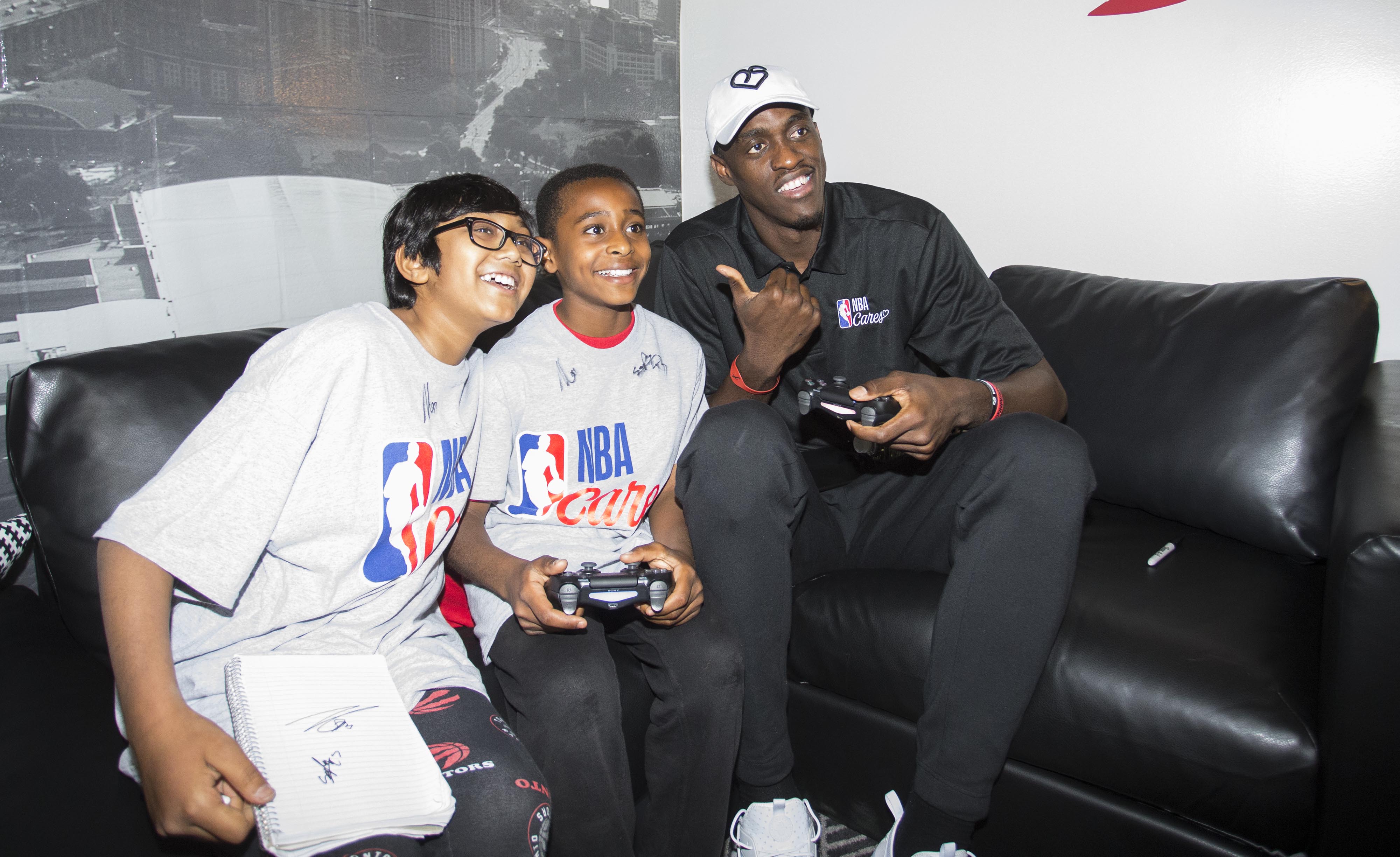 篮球——nba关怀行动携手猛龙队在多伦多开展活动