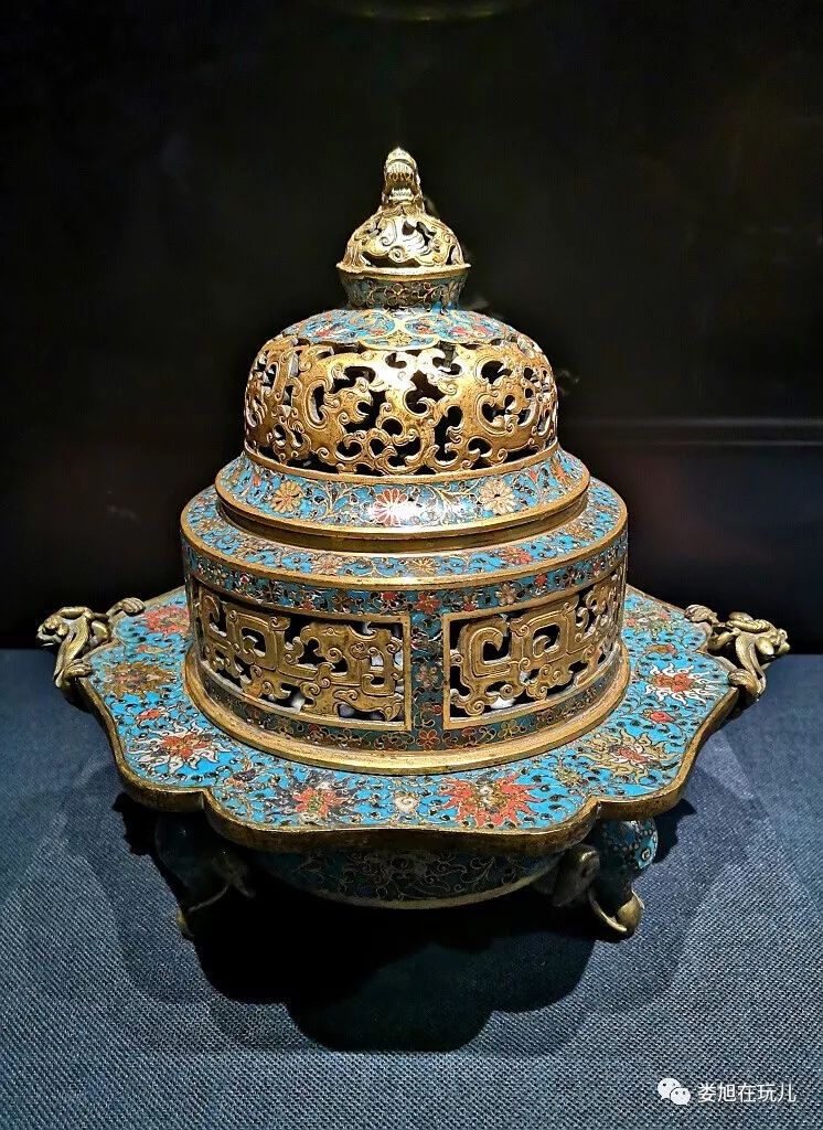 这些宫廷里常能见到的物件儿在当年几乎是皇家独享的除了一些王宫亲贵