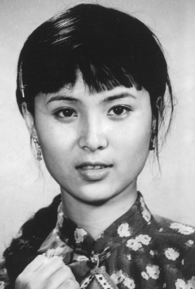 八十年代女影星普超英当年一张黑白剧照惊艳了全国观众