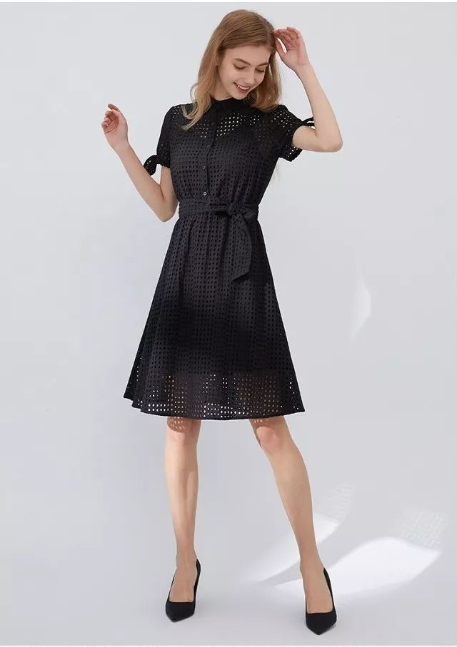 一条小黑裙哪够穿,这些经典黑裙你值得拥有!