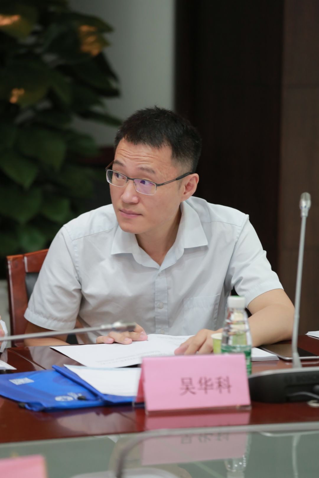 海博特总经理王帅帅和医学总监吴华科会议最后,梁伟雄主任作会议总结