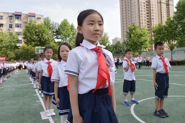 西安交大阳光小学庆六一表彰大会暨一年级入队仪式