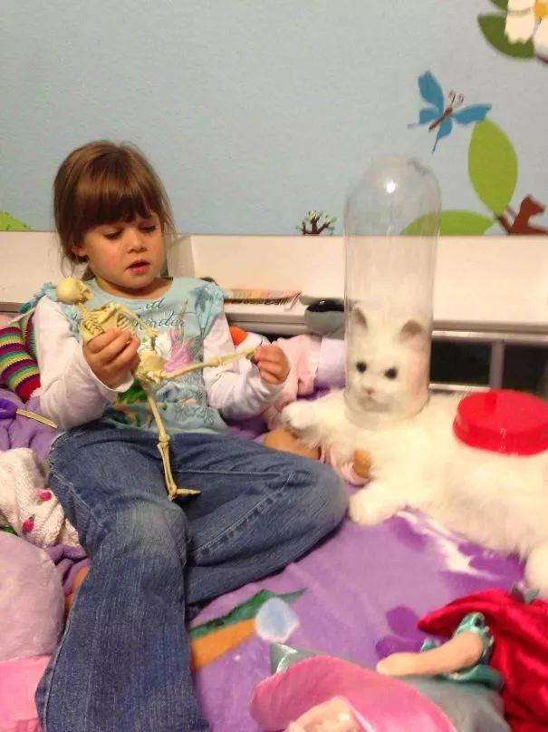 熊孩子的奇葩行为艺术图集六一节祝他们屁股安好