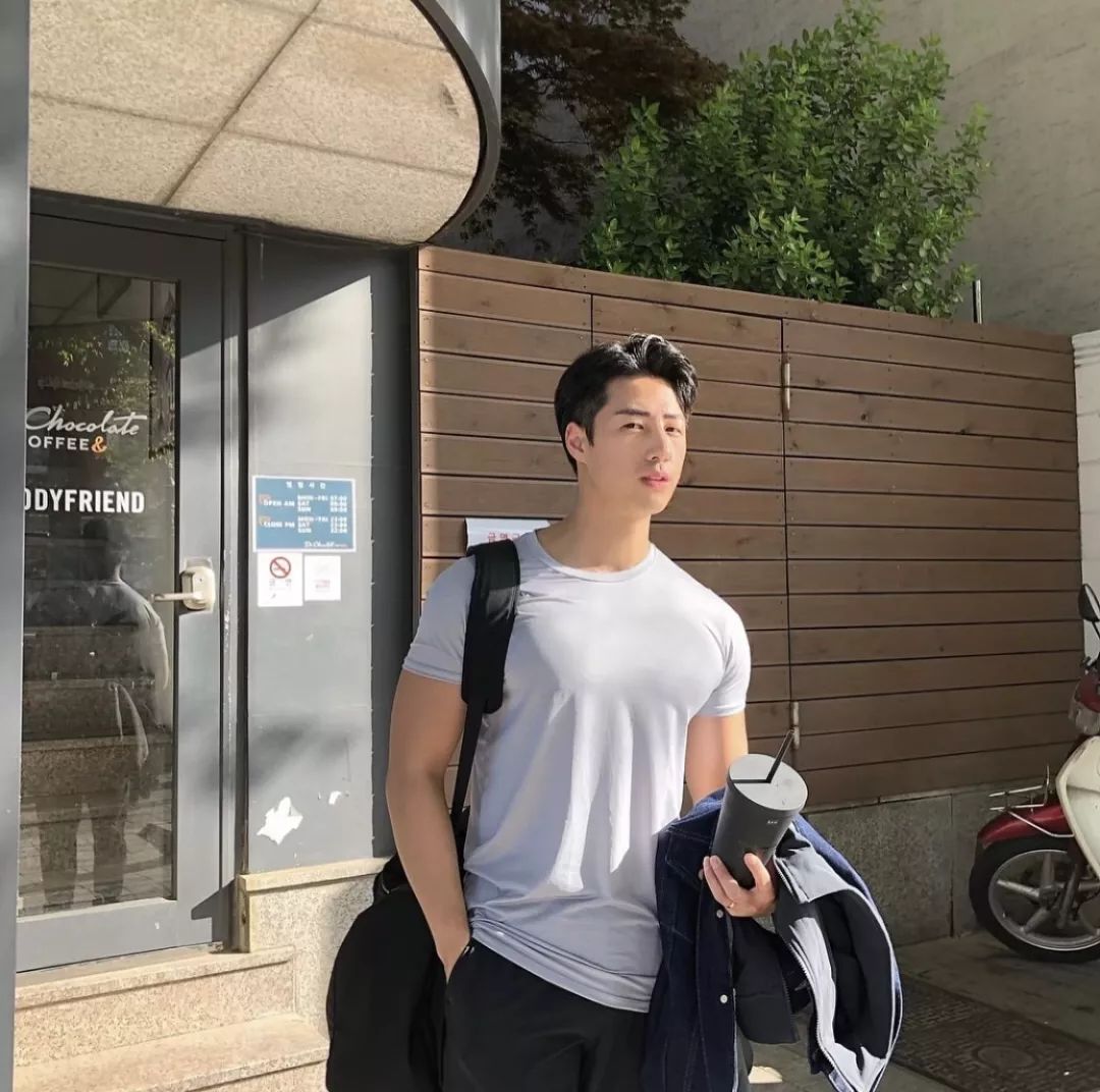 这个韩国男模是我理想的类型!