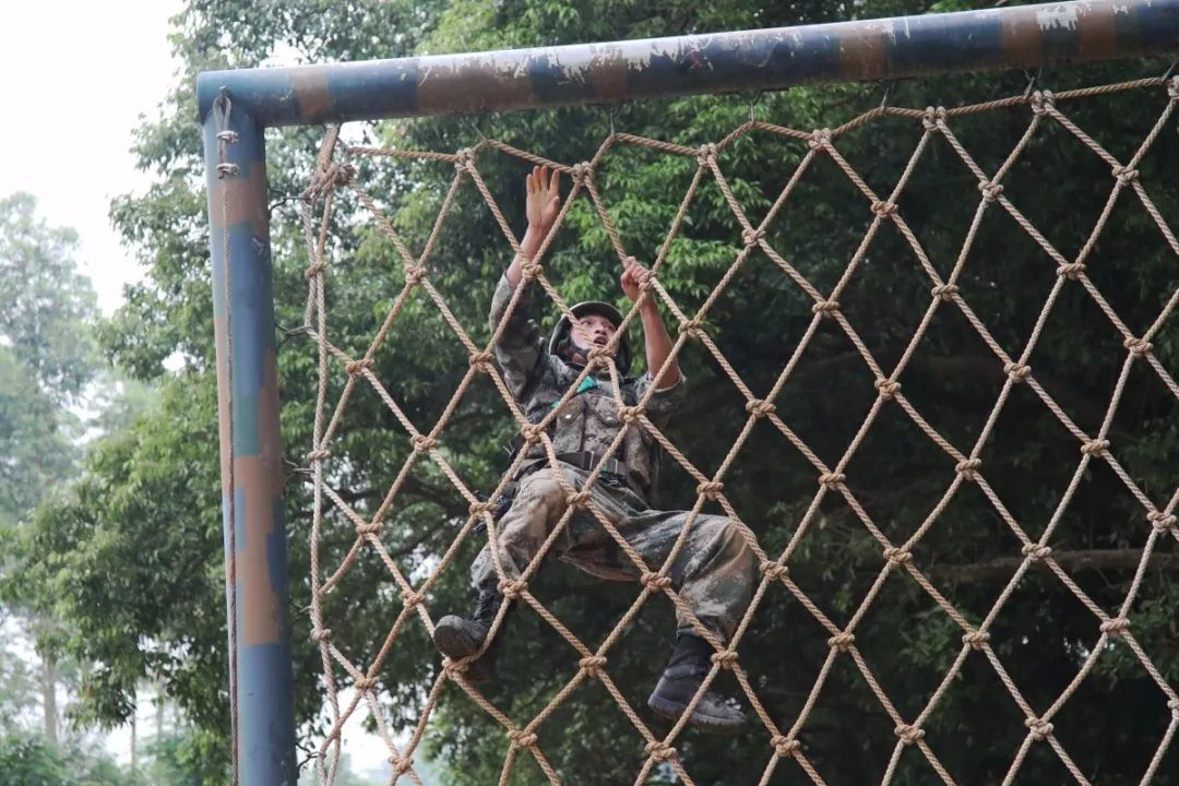 彝族战士狂破陆军纪录夺冠!